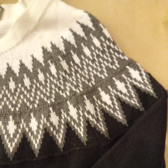 CCK Style Womens Sweater. Size L. NWT - Picture 3 of 7